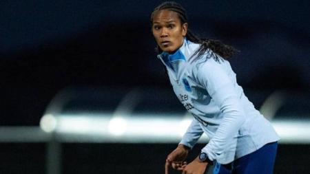 Wendie Renard pode ser baixa para a França na partida contra o Brasil