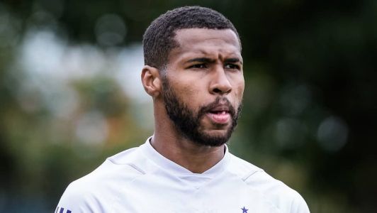 Wesley, atacante do Cruzeiro, durante treino nesta segunda-feira (20)