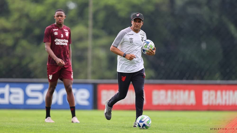 Athletico-PR x Fortaleza: veja prováveis escalações para jogo pelo Brasileiro