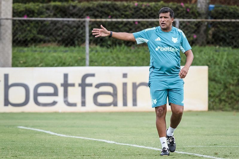 Sem Diniz, Cruzeiro enfrenta o Itabirito por recuperação no Campeonato Mineiro