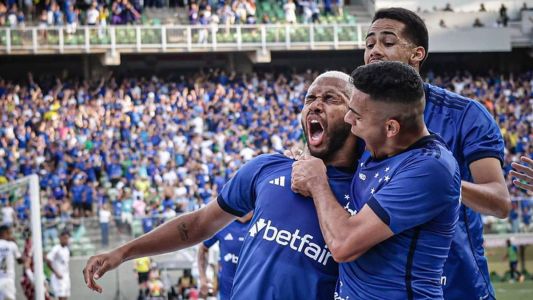 Wesley comemora primeiro gol marcado com a camisa do Cruzeiro