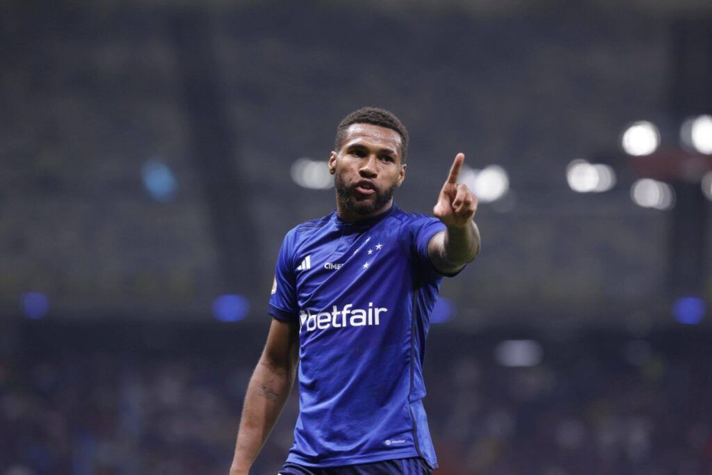 Atacante do Cruzeiro detona 'declaração' de Wesley sobre grupo desunido e revela reação do elenco