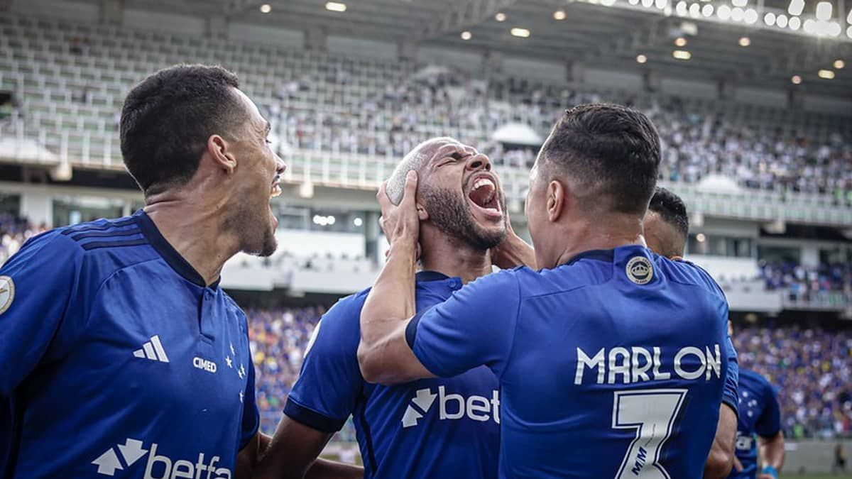 Cruzeiro: Wesley detalha resenha com Ronaldo antes de encerrar jejum de gols