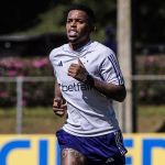 Sem jogar pelo Cruzeiro há quatro meses, Gasolina vai ao campo na Toca
