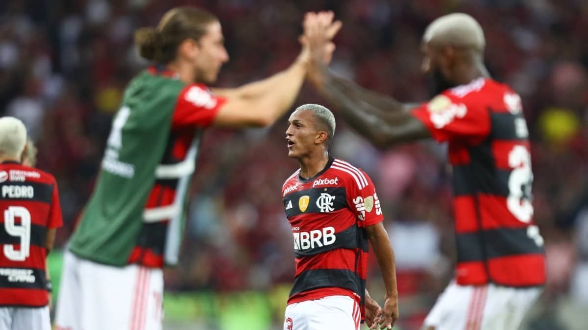 Flamengo joga mal, mas vence o Racing pela Copa Libertadores