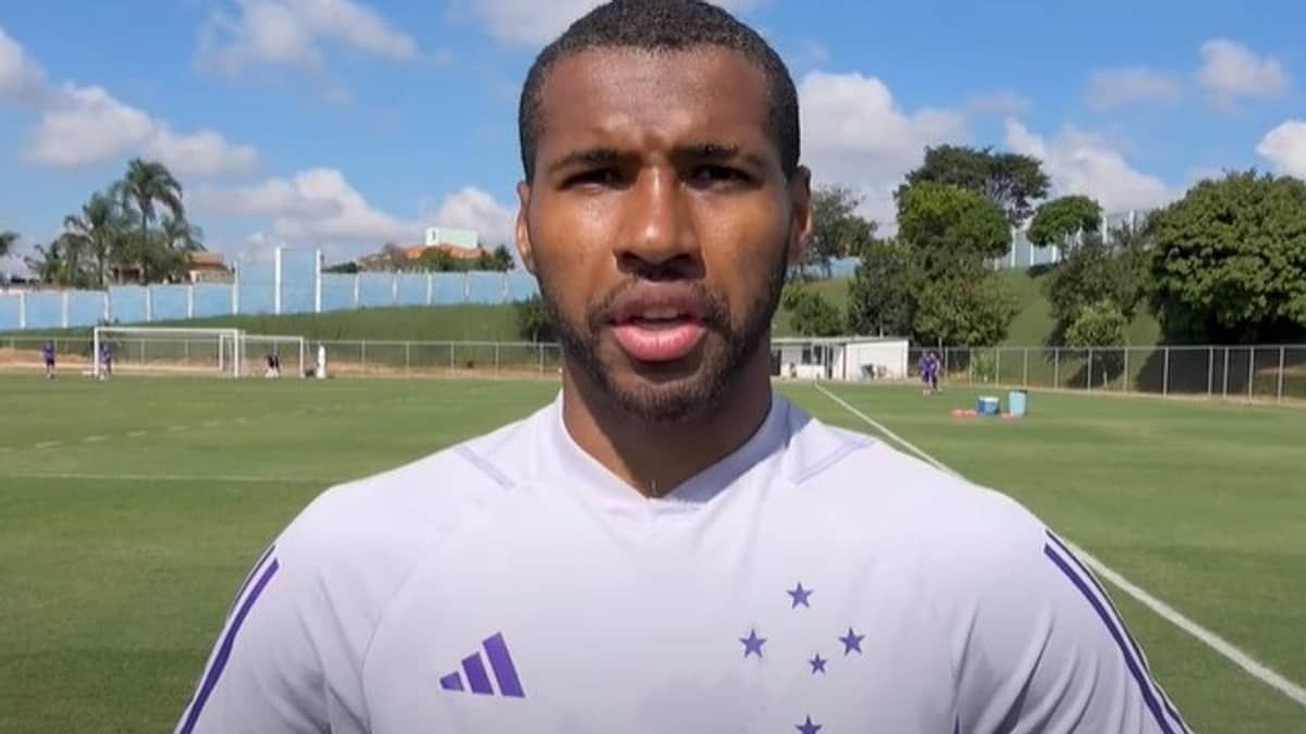Atacante do Cruzeiro, Wesley ressalta força da torcida para jogo com Fortaleza