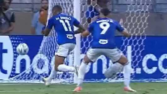 Wesley perdeu gol incrível nos minutos finais, e Cruzeiro ficou no empate com o Vasco