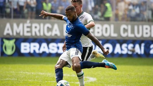 Wesley perdeu uma chance clara de gol em duelo com o Coritiba, no Independência