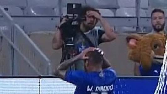 Wesley, Raposinho e o cinegrafista não acreditaram no gol perdido