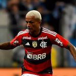 Jogador do Flamengo tem carro de luxo roubado no Rio de Janeiro