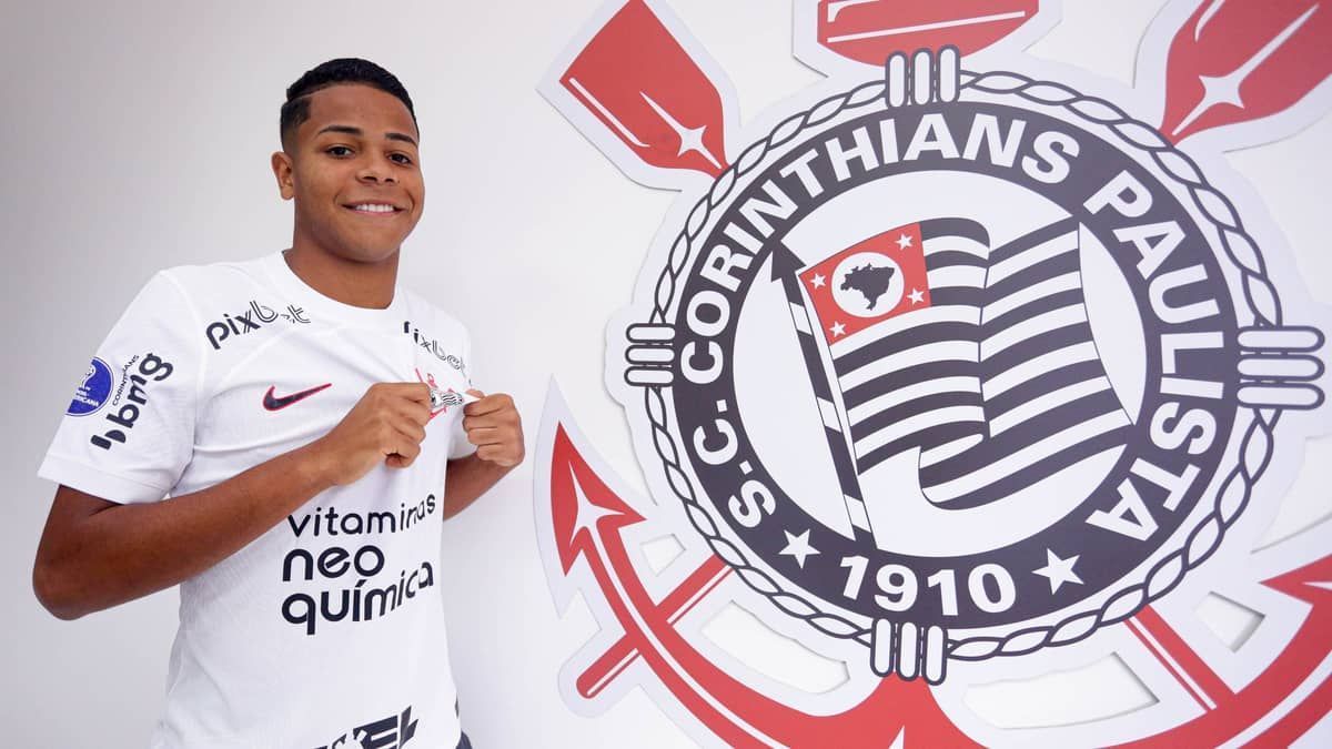 Corinthians estende contrato do atacante Wesley 