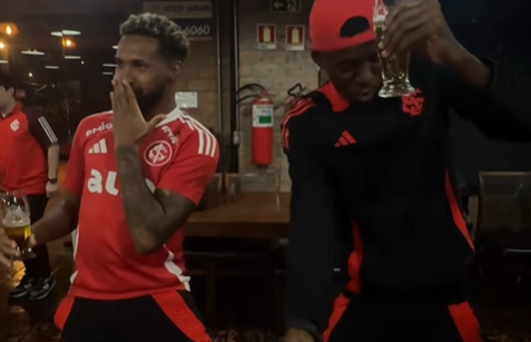 Atacante do Inter, Wesley dança após título e chama atenção da torcida