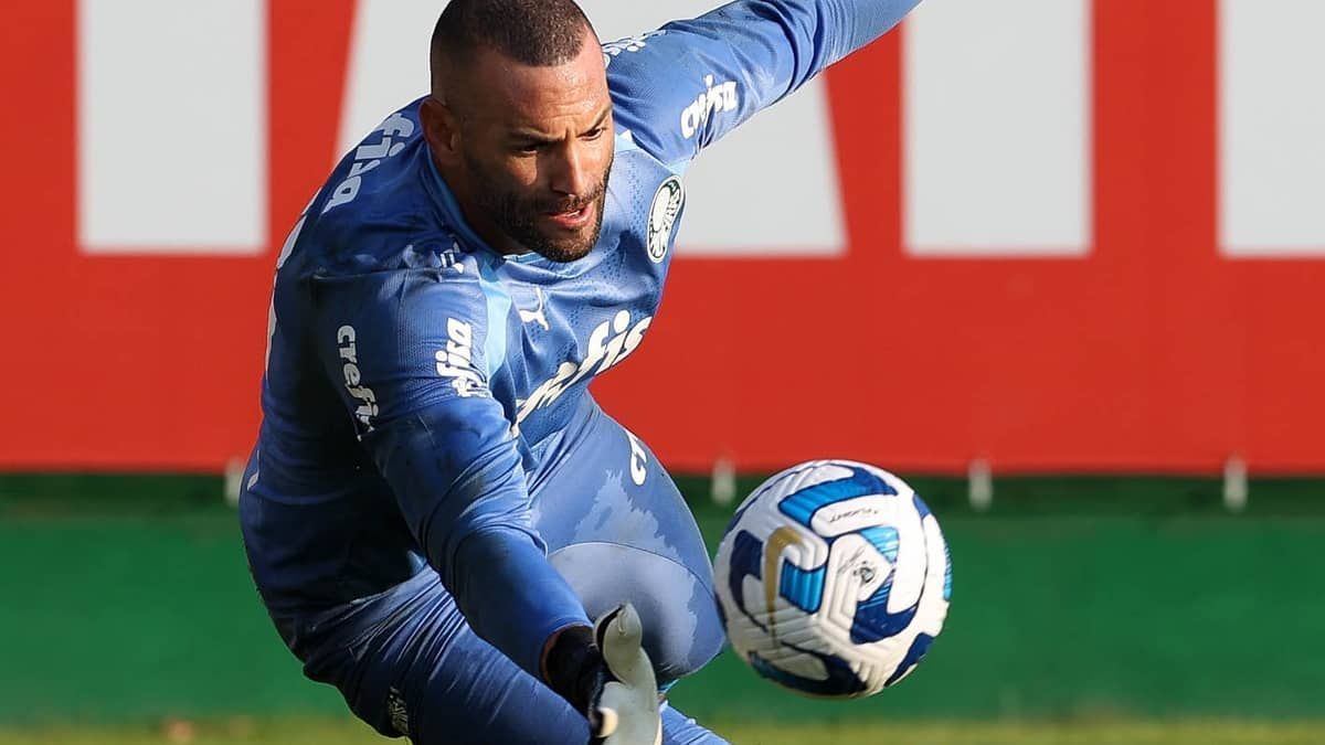 Weverton comemora nesta quarta-feira 300 jogos pelo Palmeiras; veja recordes