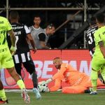 Weverton volta a defender pênalti pelo Palmeiras no tempo normal após quatro anos