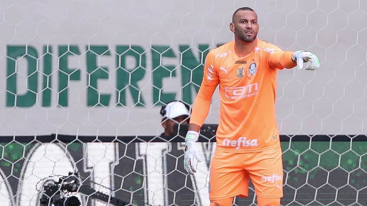Weverton sai em defesa de Veiga e minimiza derrotas seguidas do Palmeiras