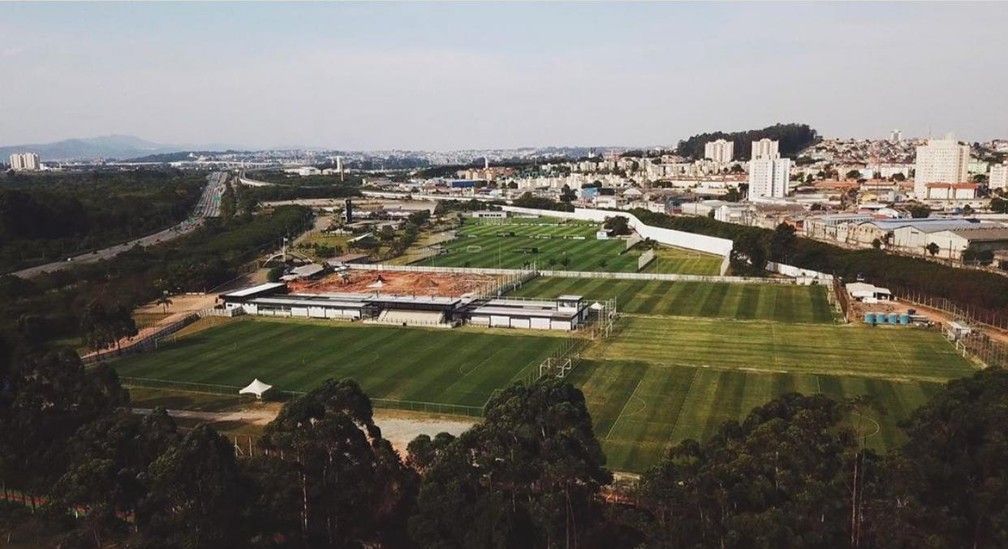 Corinthians planeja colocar arquibancada e mandar jogos da base no CT