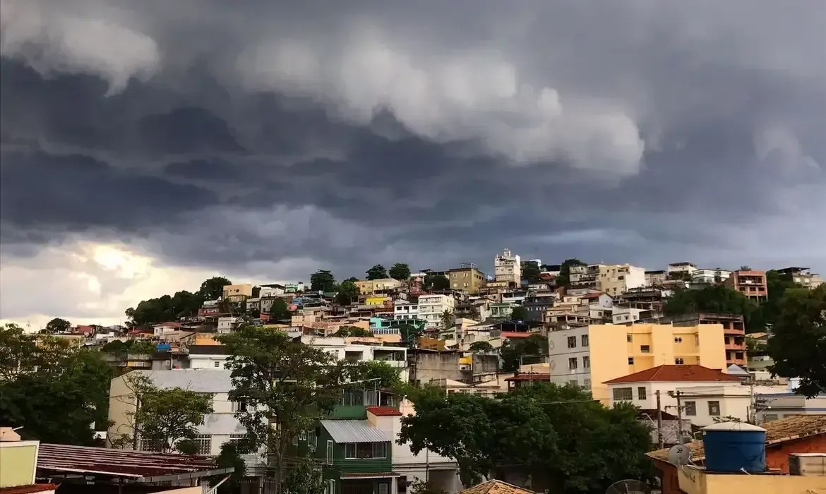 Previsão do tempo: 12 estados em alerta laranja para tempestade; veja lista