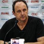 'Me sinto envergonhado pelo meu trabalho no Bahia', diz Rogério Ceni