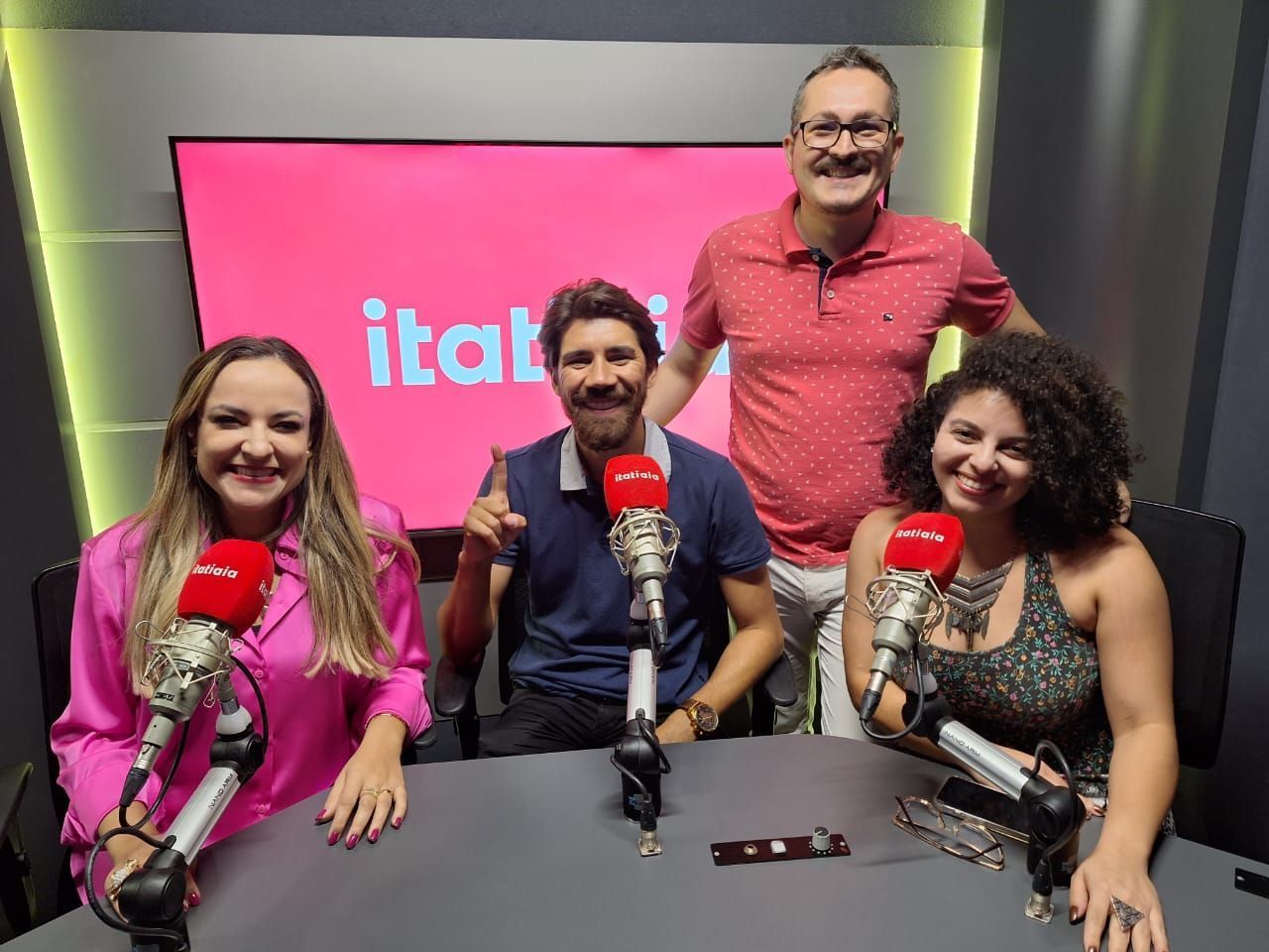 PodTudo debate violência contra famosas, retrospectiva do Spotify e Dia do Samba