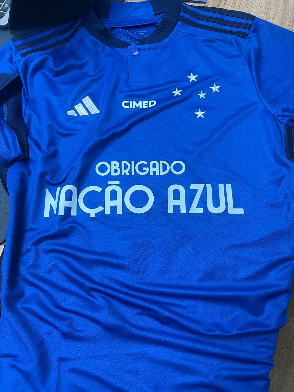 Patrocinador cede espaço na camisa do Cruzeiro e agradece torcedor em último jogo do Brasileiro