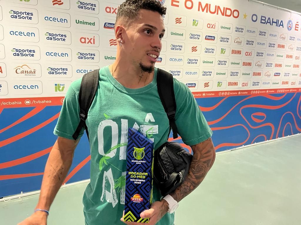 Alvo de intolerância, artilheiro do Atlético se emociona na 'Terra do Axé'