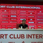 Coudet evita falar sobre renovação e comenta eleição do Inter