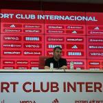 Coudet evita falar sobre renovação e comenta eleição do Inter