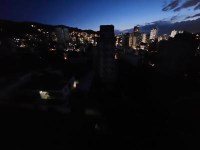 Prédios no bairro Serra, em Belo Horizonte, às escuras após queda e energia elétrica