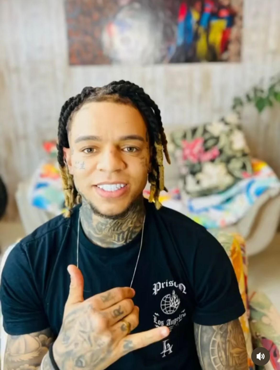 Atacante do Cruzeiro muda visual e adota dreads nas férias