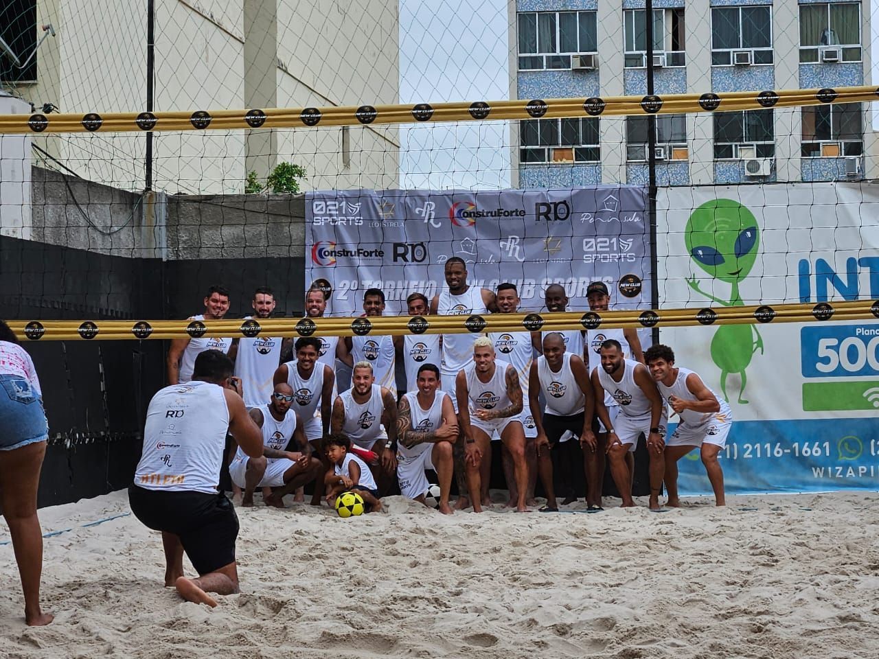 Meia do Atlético promove evento de futevôlei e movimenta 'Cidade Maravilhosa'; veja fotos