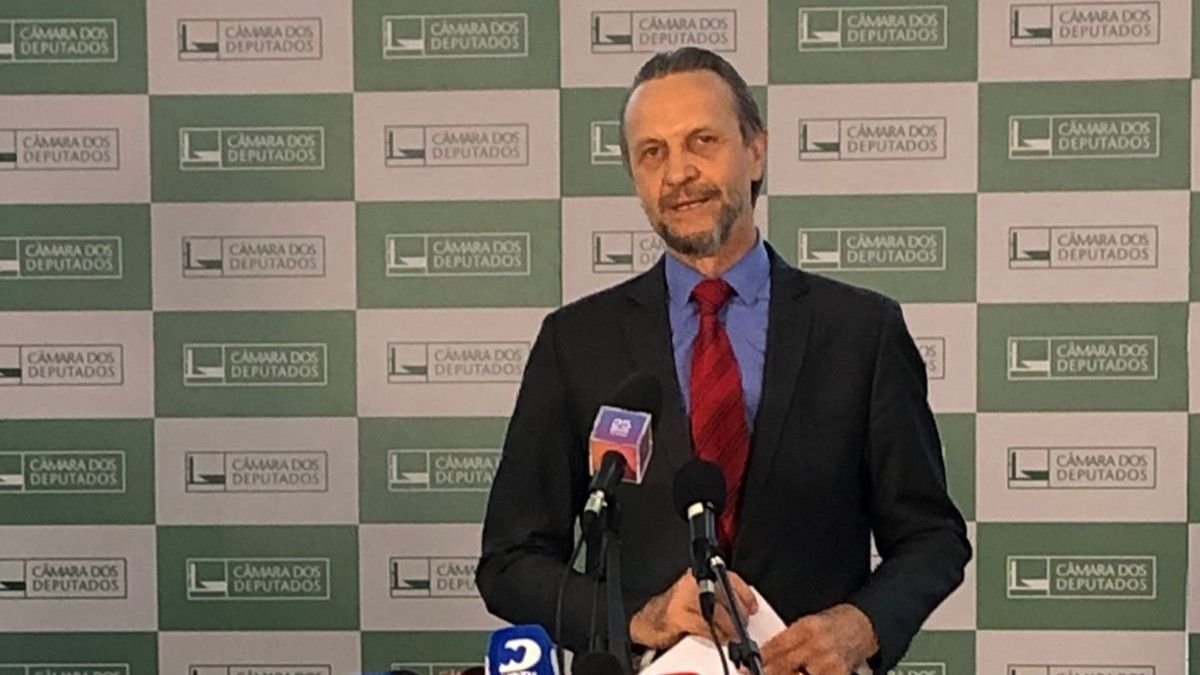 Bolsa de R$ 2 mil por ano a estudantes do Ensino Médio deve ser votada pela Câmara nesta terça