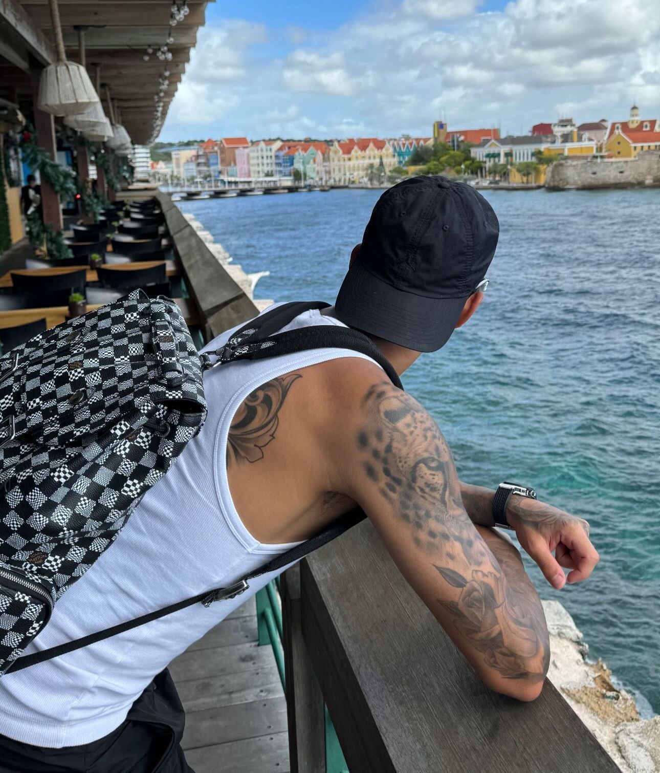 Lateral do Atlético curte férias em ilha paradisíaca no Caribe