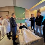 Árbitro agredido por presidente de clube turco recebe alta