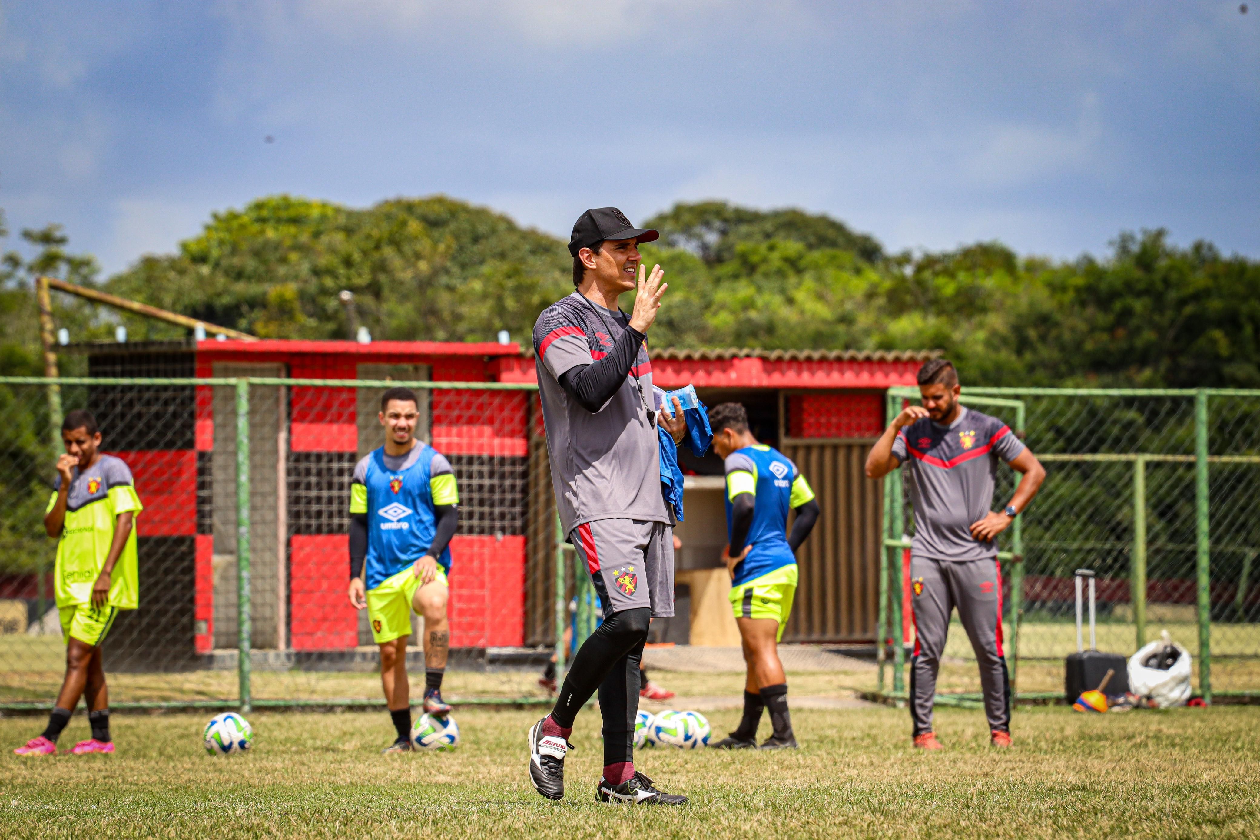 Larghi fala sobre dois atletas da base do Sport: 'Potencial de integrar grupo principal'