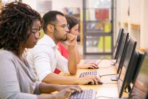 Defasagem educacional contribui para escassez de mão de obra qualificada na indústria