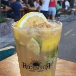 Como fazer caipirinha? Veja receita de caipirinha com três limões e rapadura