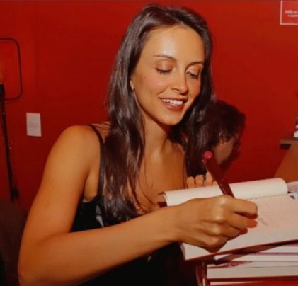 'Peso do pássaro morto' vai virar filme com Isabel Teixeira como protagonista