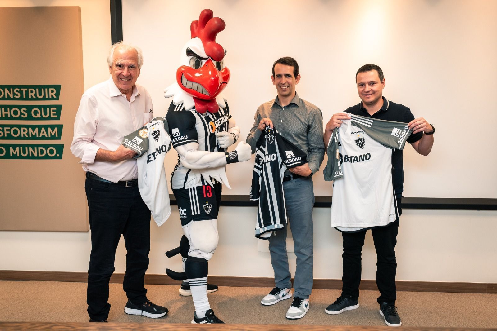 Atlético renova contrato com patrocinador, que terá novo espaço na camisa