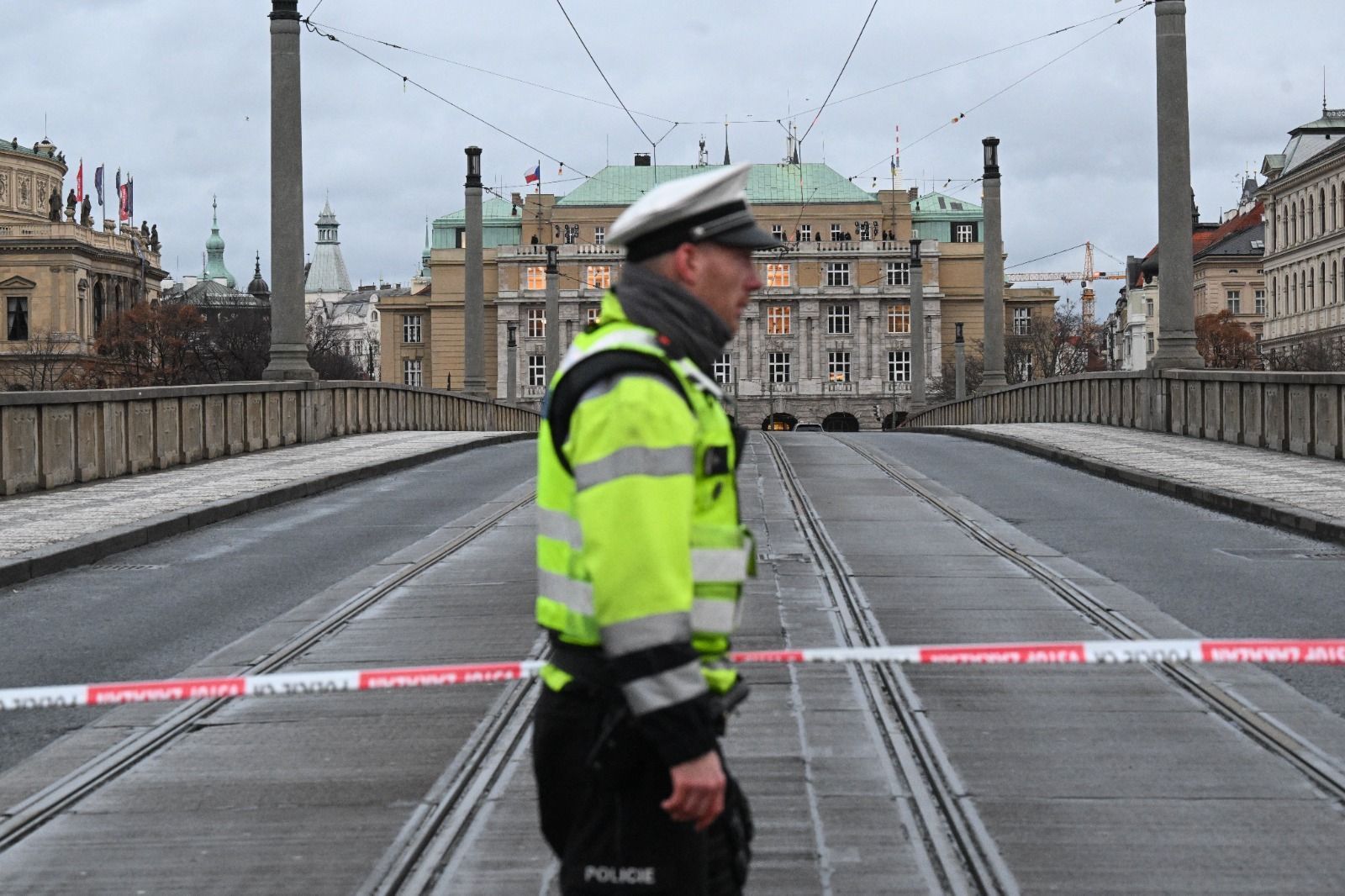 Ataque a tiros deixa 15 mortos e dezenas de feridos em universidade de Praga