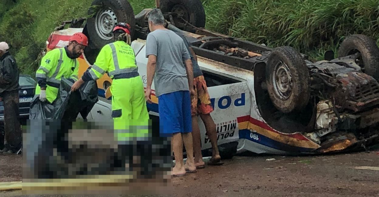 Viatura capota e policial morre em grave acidente na Fernão Dias