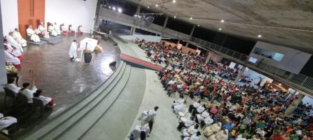 Catedral Cristo Rei repleta de fiéis para a Vigília de Natal celebrada por dom Walmor