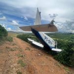 Avião faz pouso de emergência em cafezal no Sul de Minas; veja imagens