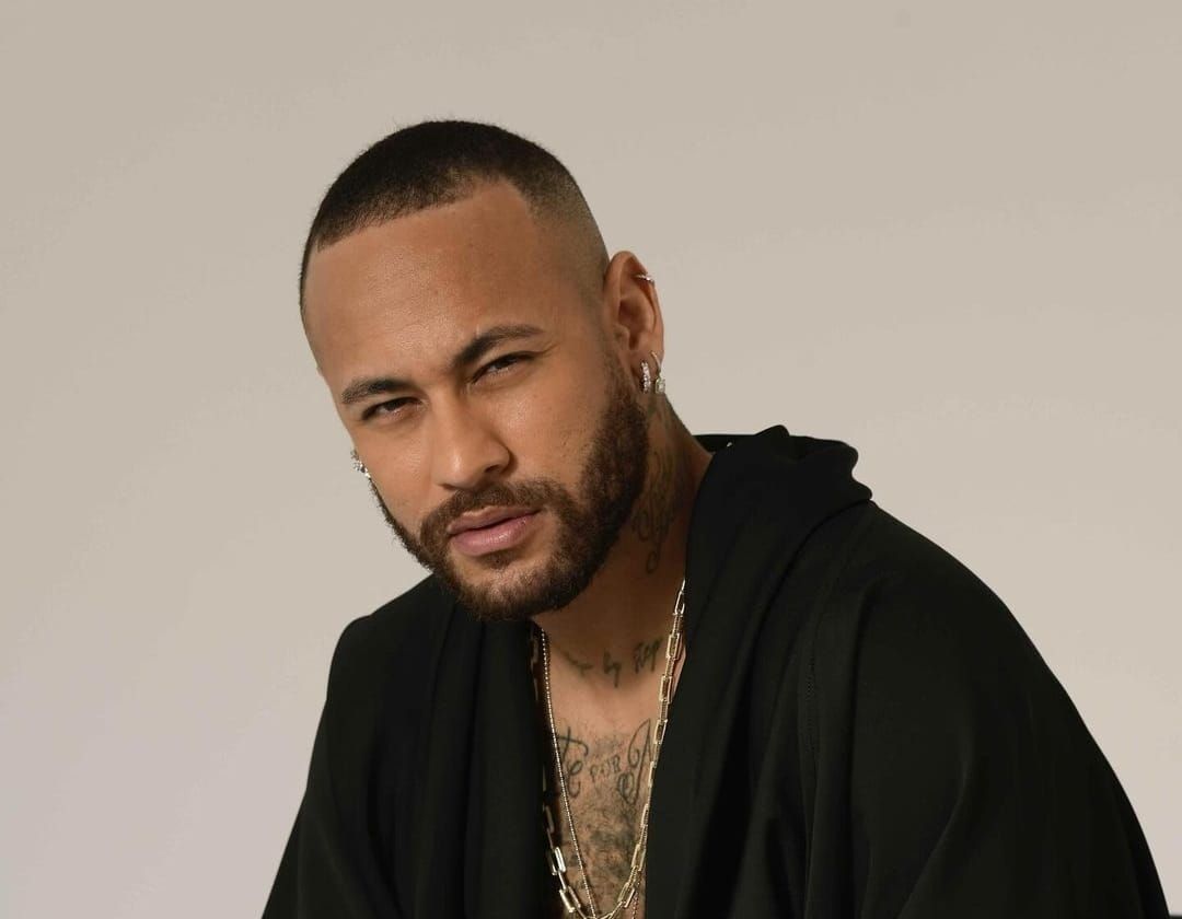 Em cruzeiro, Neymar brinca que vai comprar o Santos
