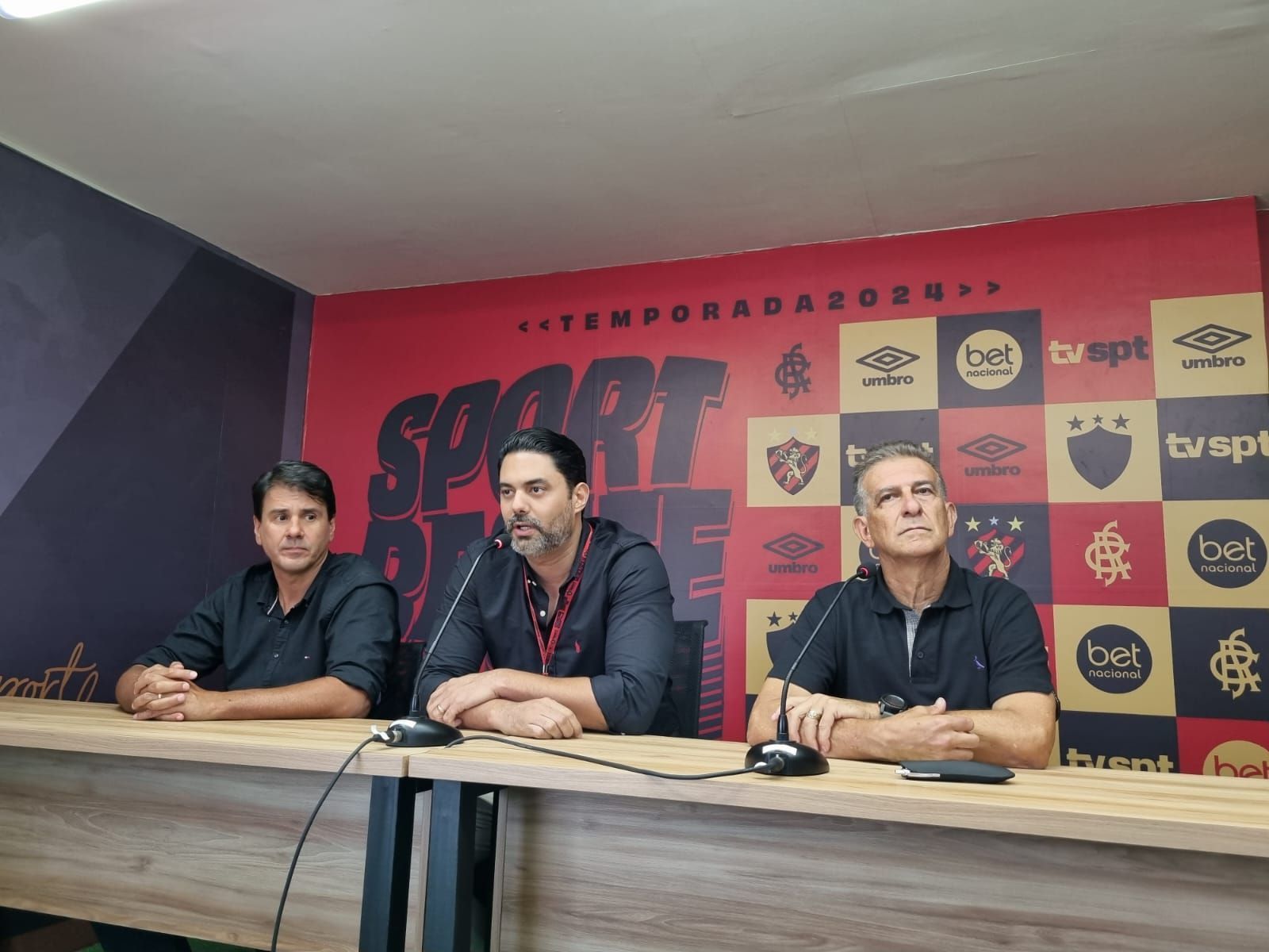 Sport valoriza manutenção de 'espinha dorsal' e promete 'novidades muito em breve'