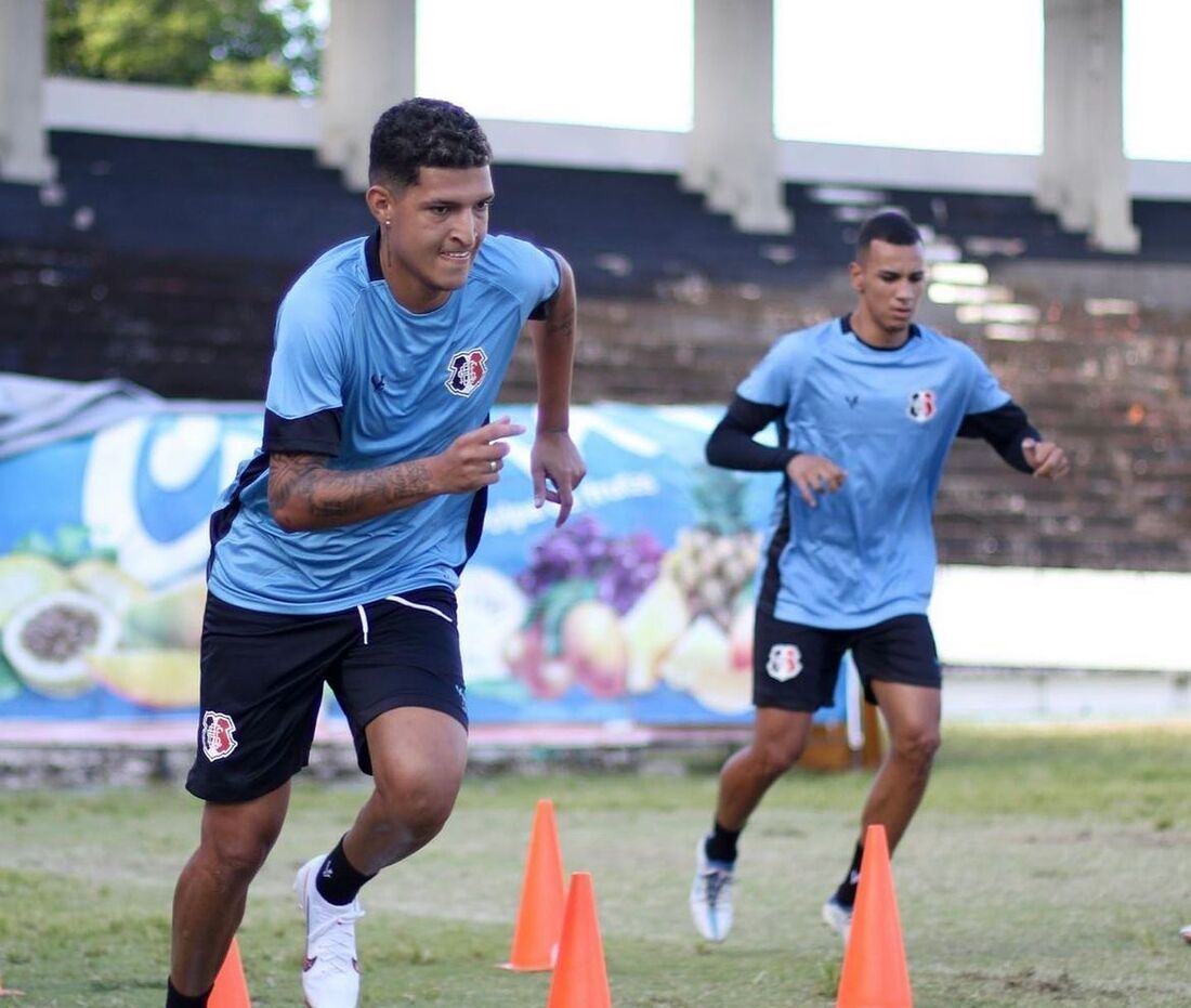 Reprovado nos exames cardíacos, atacante ex-Corinthians deixa o Santa Cruz