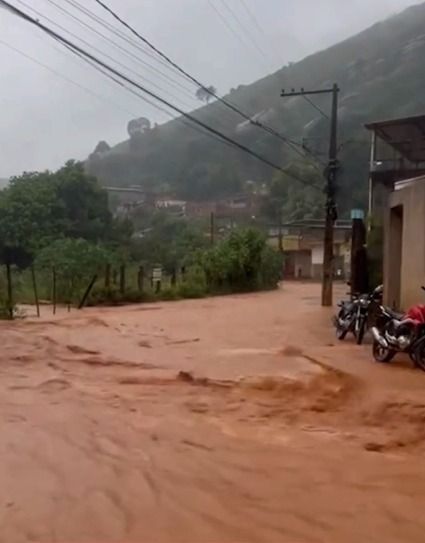 Vídeo: forte chuva causa estragos em cidades do Vale do Aço