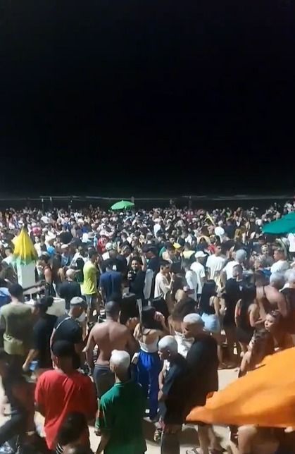 Vídeo: Guarapari recebe mais de 700 ônibus e faixa de areia fica 'lotada' as vésperas do Ano Novo