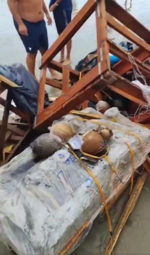 Embarcação vira e fogos de Réveillon afundam em Praia Grande (SP)