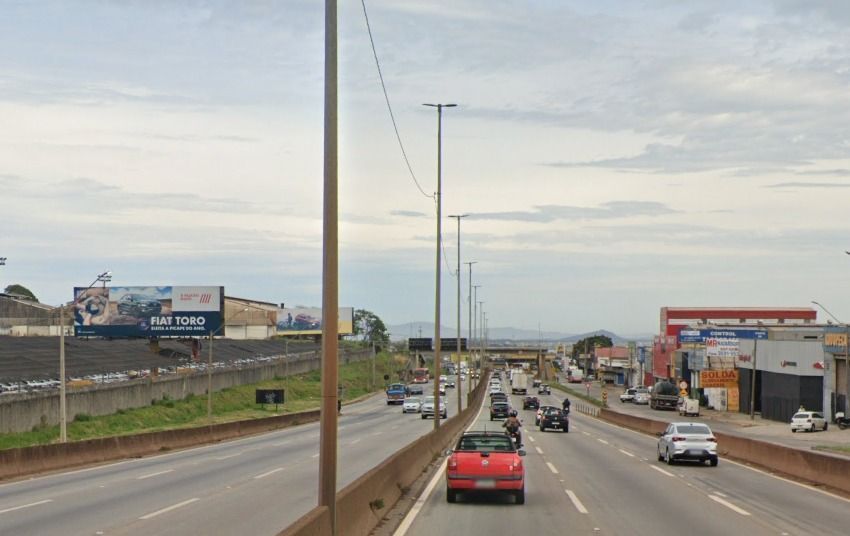 Homem morre atropelado na Fernão Dias e motorista foge do local