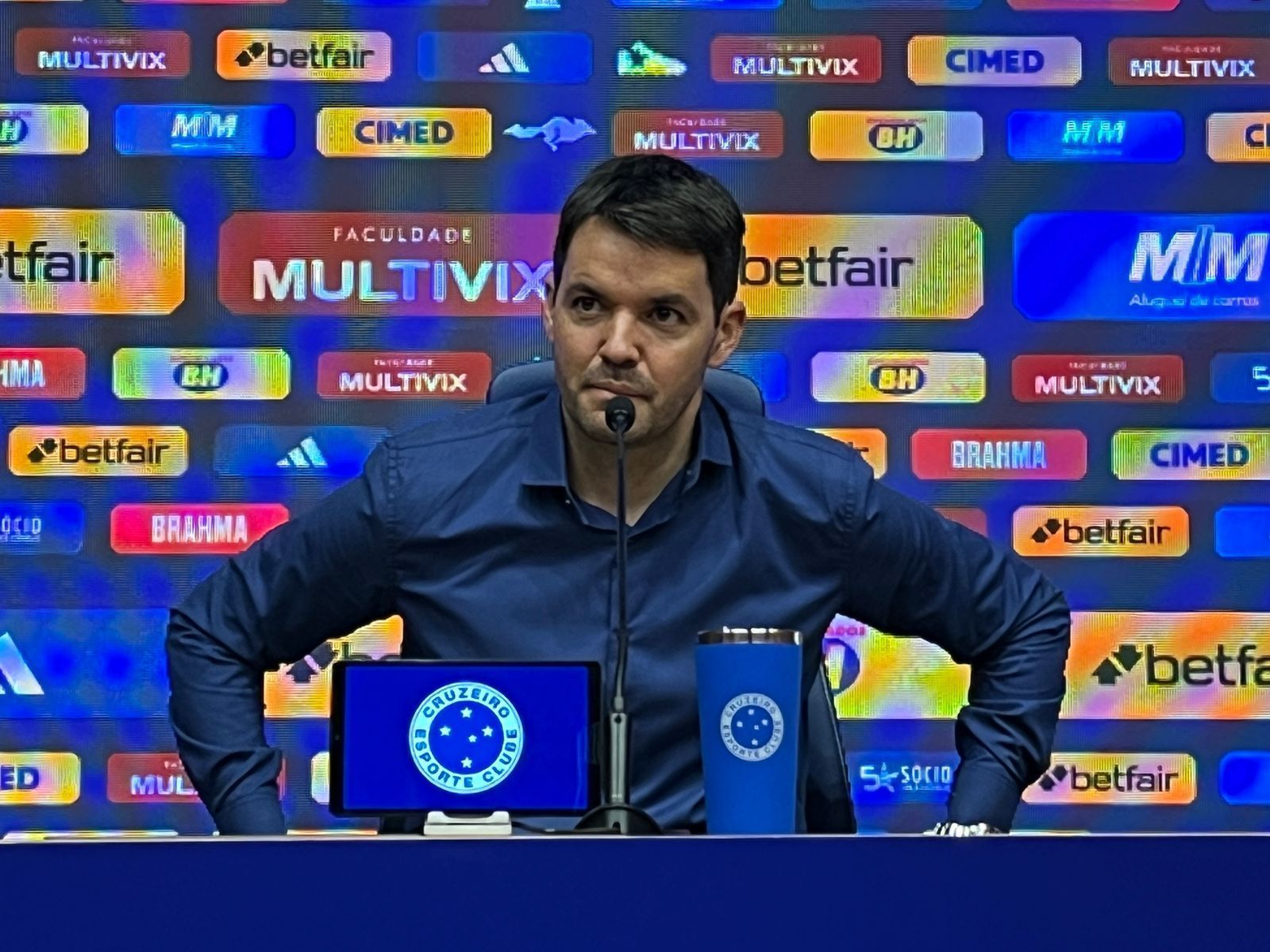 Larcamón revela 'torcida' de Lucas Romero para o Cruzeiro mesmo no México